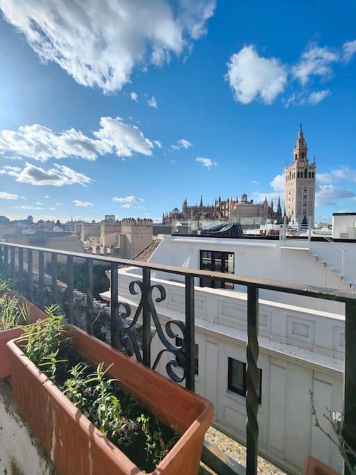 Lovely 1-Bedroom Loft With Terrace. Amazing View. Σεβίλλη Εξωτερικό φωτογραφία